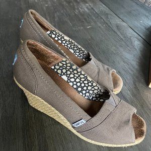 TOMS Classic Espadrille Wedge-Grey